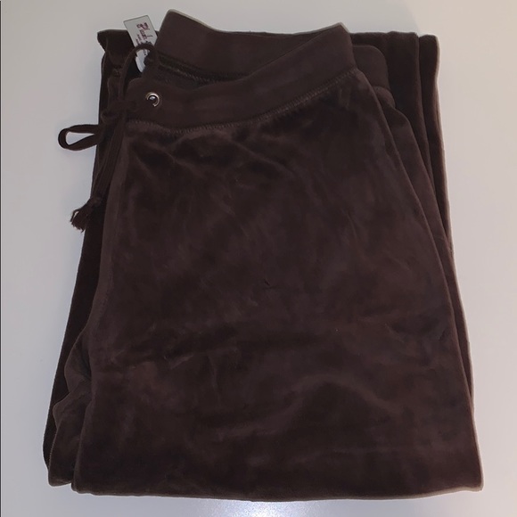 Early 2000’s VS Tracksuit! - Picture 2 of 3